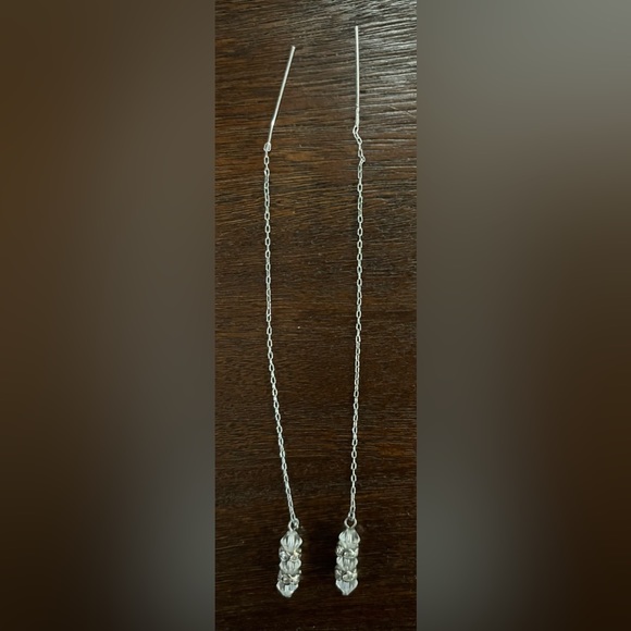 Threaded silver with clear bead/ silver earrings - Picture 1 of 3